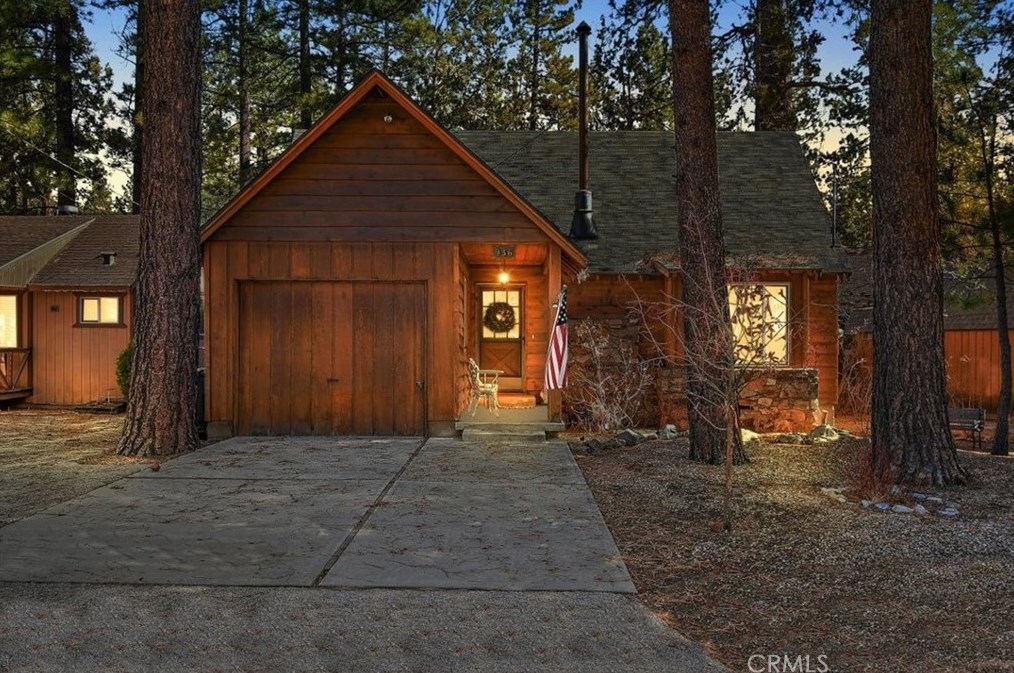 936 Tinkerbell Ave, Big Bear City, CA 92314-9336