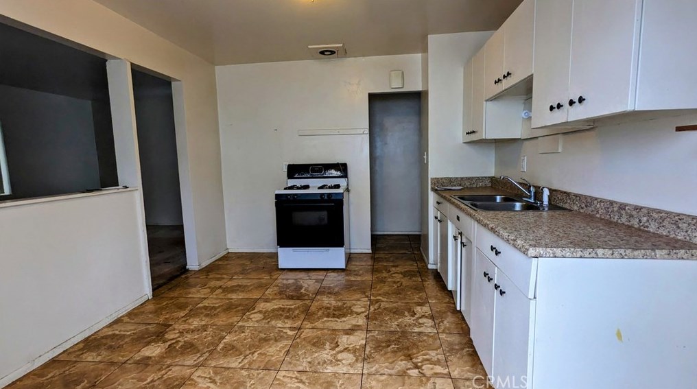 7026 Bangor Ave, Highland, CA 92346-3040