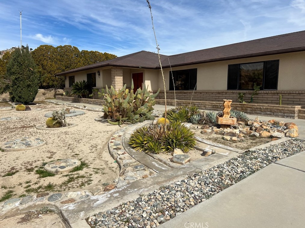 6423 Airway Ave, Yucca Valley, CA 92284-2246