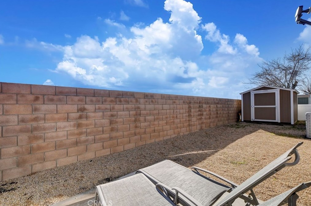 13393 Mariposa Rd, Victorville CA  92395-5309 exterior
