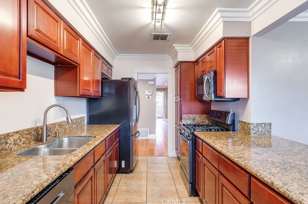 123 Elena Ave, Riverside CA  92507-1244 exterior