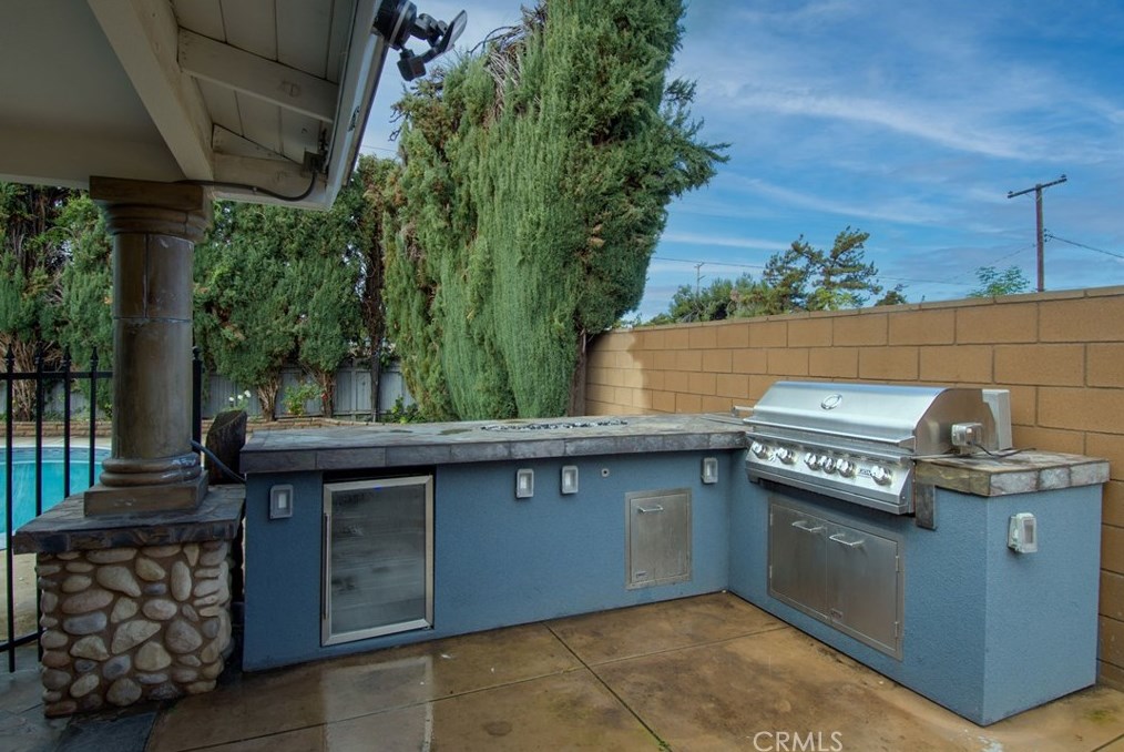 123 Elena Ave, Riverside CA  92507-1244 exterior