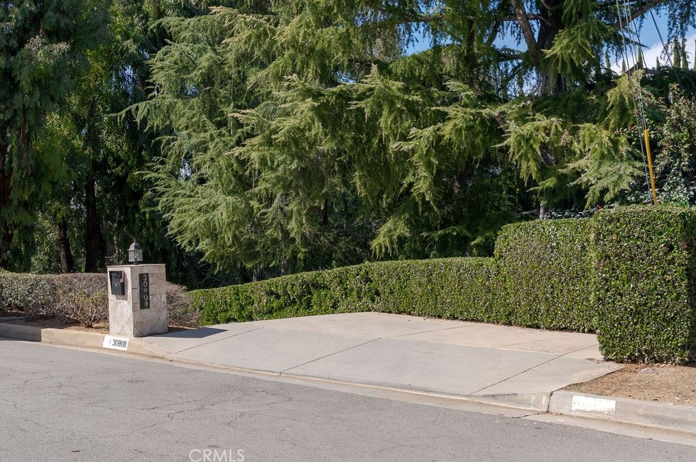 30908 E Sunset Dr, Redlands, CA 92373