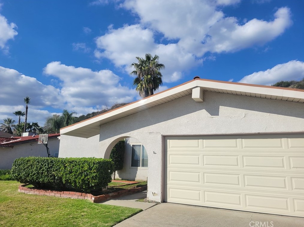 3866 28th St, Highland, CA 92346-1903