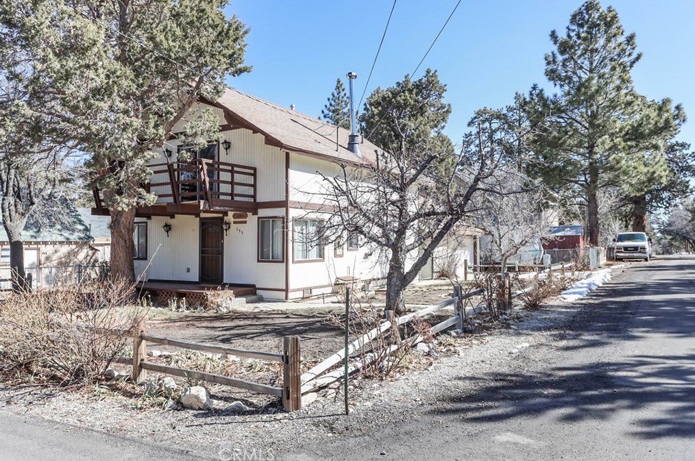 195 Sunset Ln, Big Bear City, CA