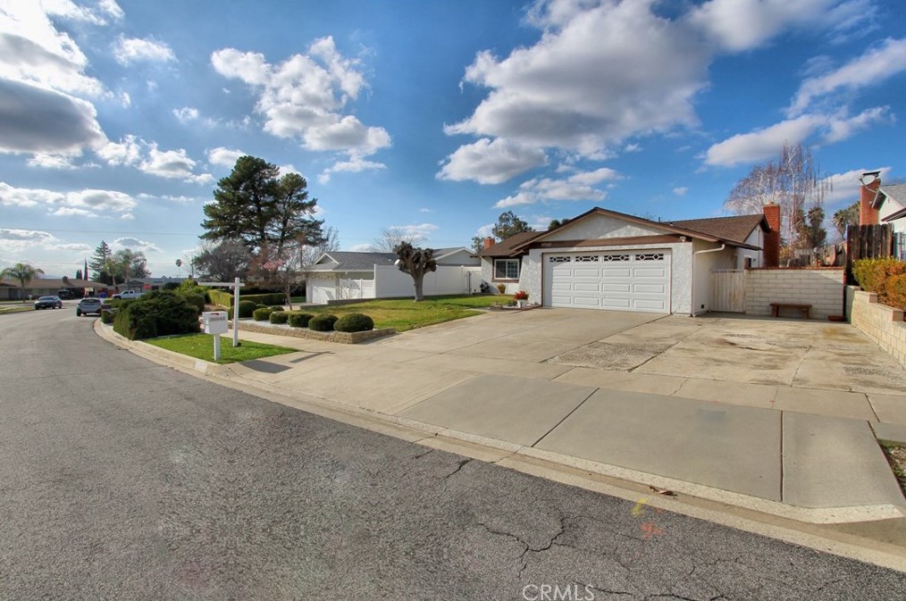 35542 Cornell Dr, Yucaipa, CA 92399-3932