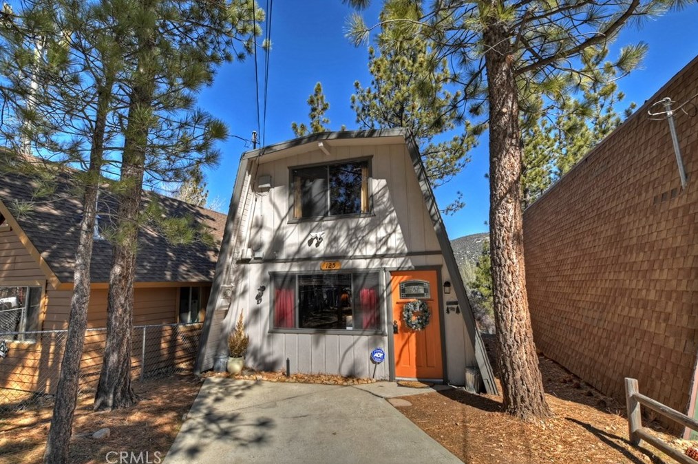 125 Mojave Blvd, Big Bear City CA  92314-9451 exterior