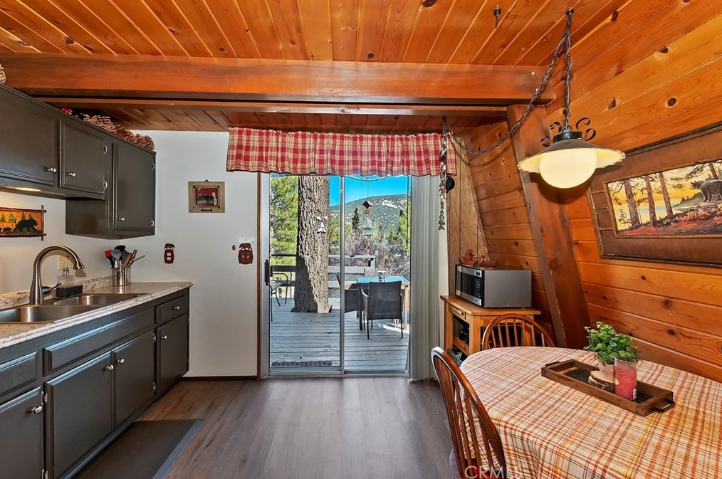 125 Mojave Blvd, Big Bear City CA  92314-9451 exterior