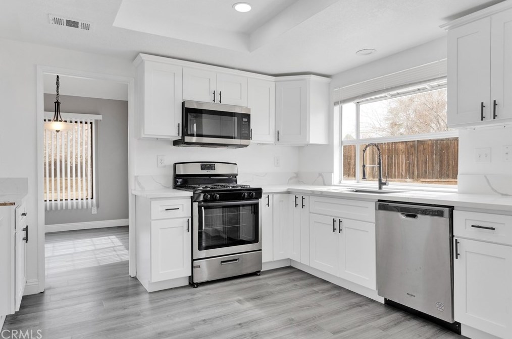 13531 Mica Ave, Victorville CA  92392-8825 exterior