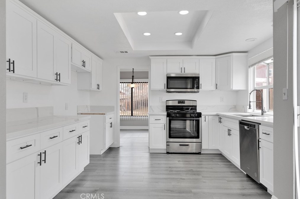 13531 Mica Ave, Victorville CA  92392-8825 exterior