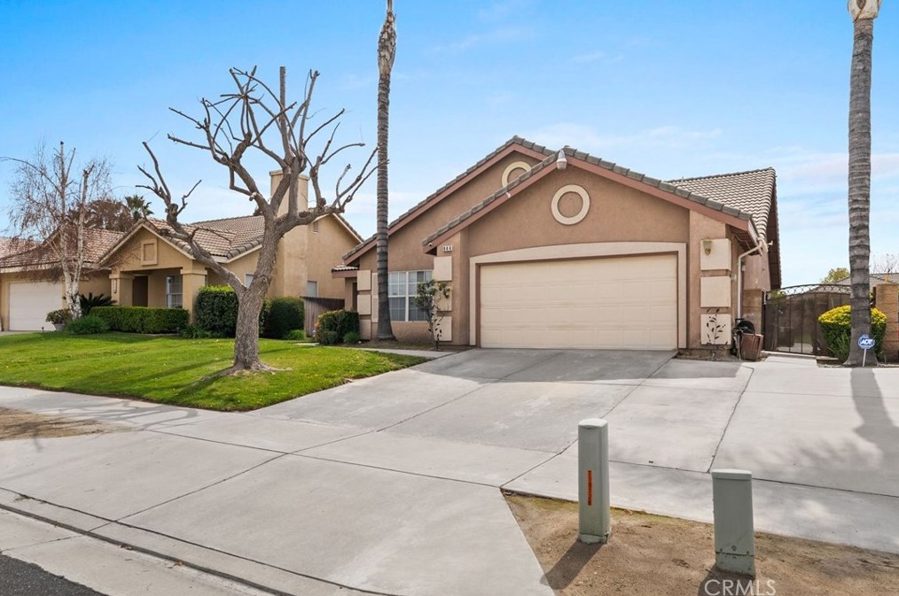 944 Riverview Dr, Redlands, CA 92374-1819