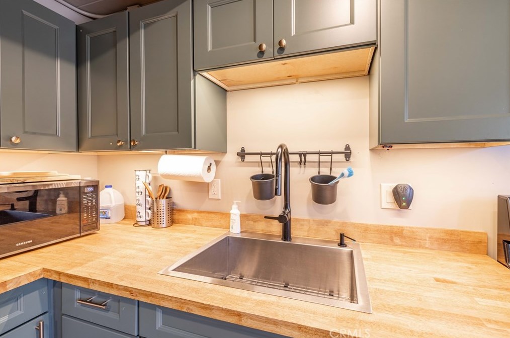 47125 Skyview Dr, Big Bear City CA  92314-9035 exterior