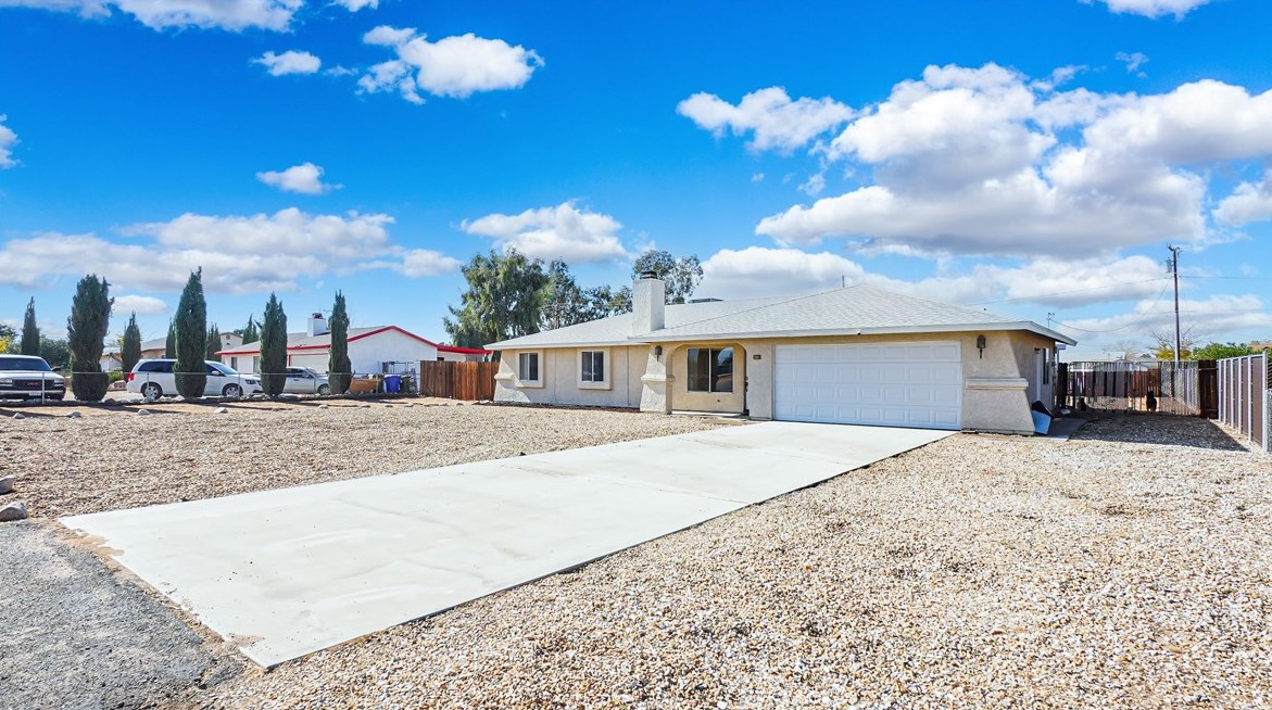 11810 Jamacha Rd, Apple Valley CA  92308-7607 exterior