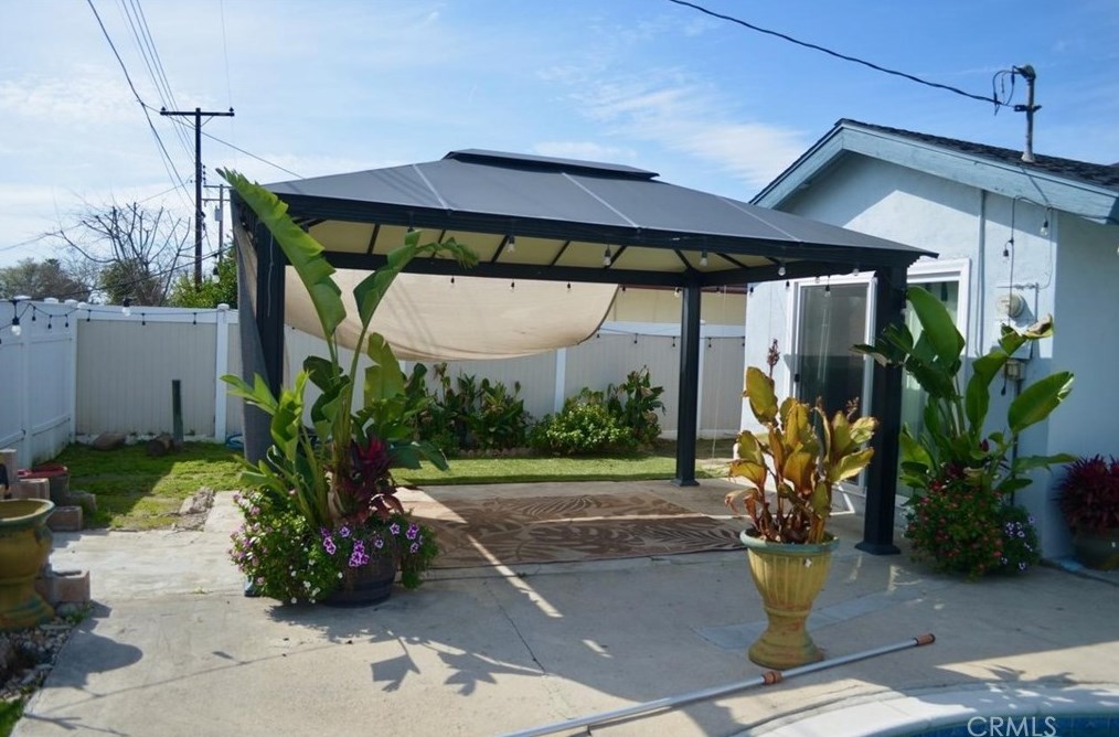 25835 Fisher St, San Bernardino CA  92404-6123 exterior