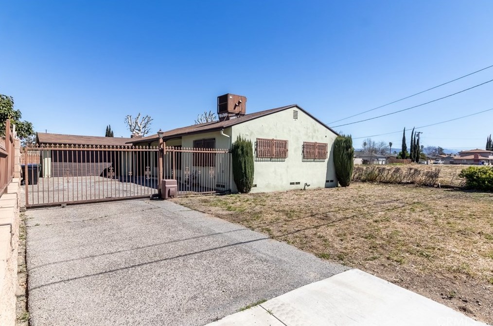 16646 Athol St, Fontana, CA 92335