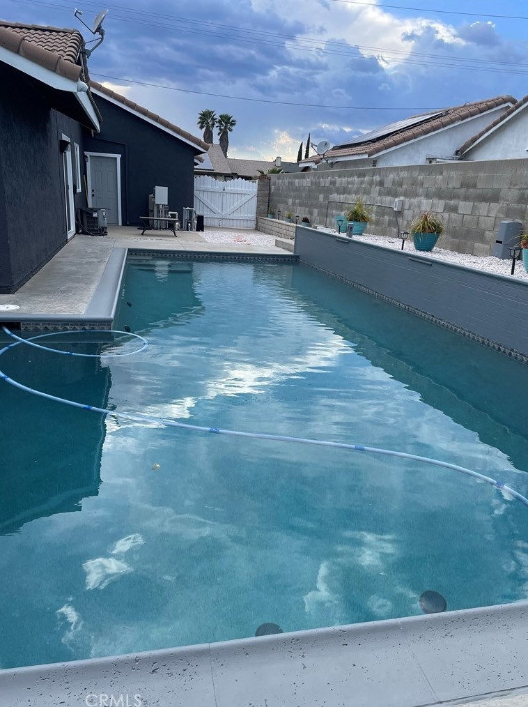7355 Laurel Ave, Fontana CA  92336-2313 exterior