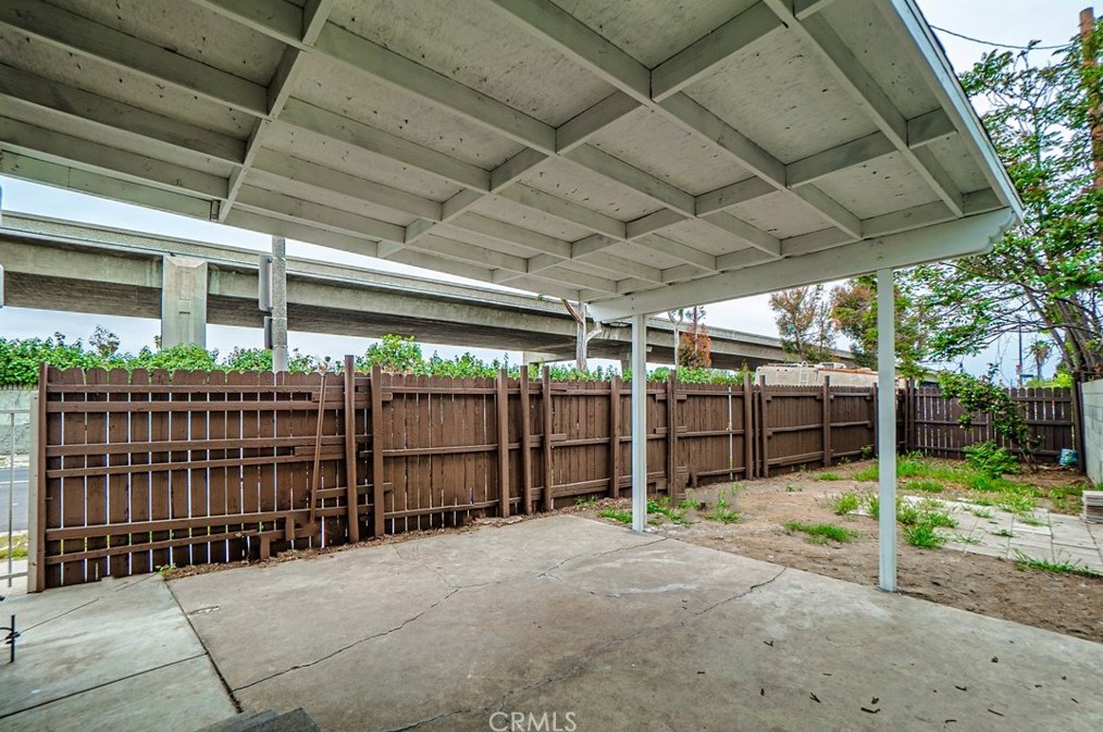 319 111th St, Los Angeles CA  90061-3003 exterior