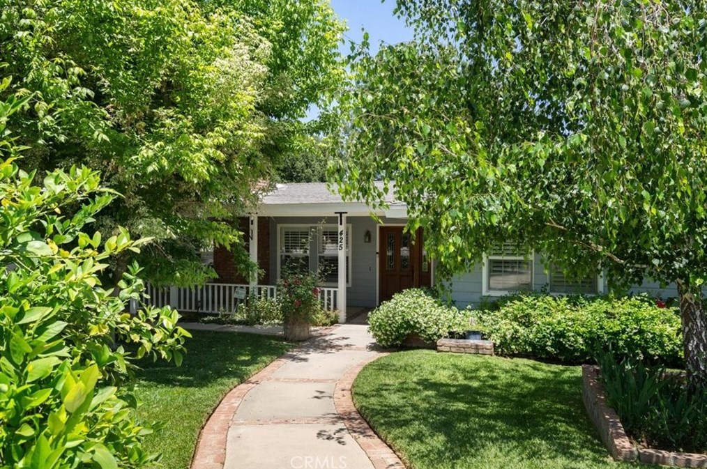 425 Eucalyptus Dr, Redlands, CA 92373-7126
