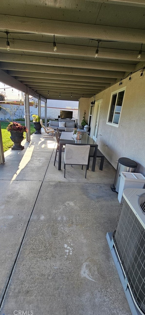 15419 Coleen St, Fontana CA  92337-8992 exterior