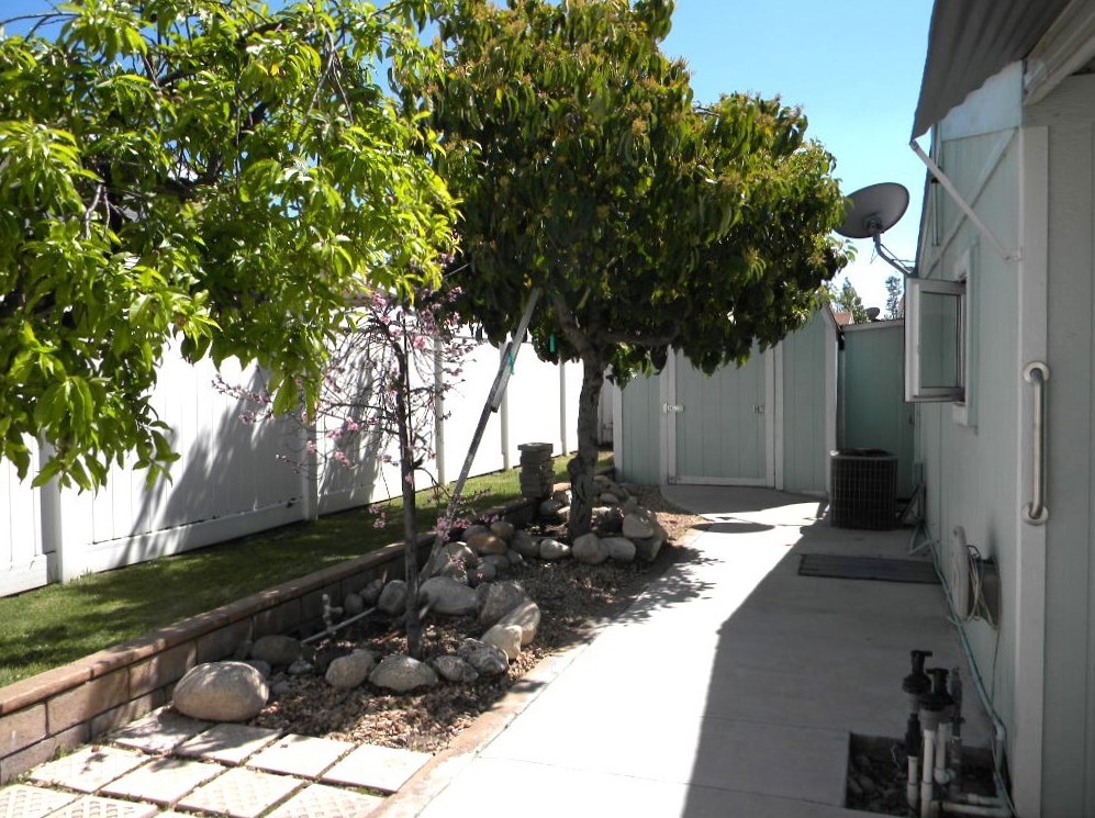 1404 Medallion St, Redlands CA  92374-2665 exterior
