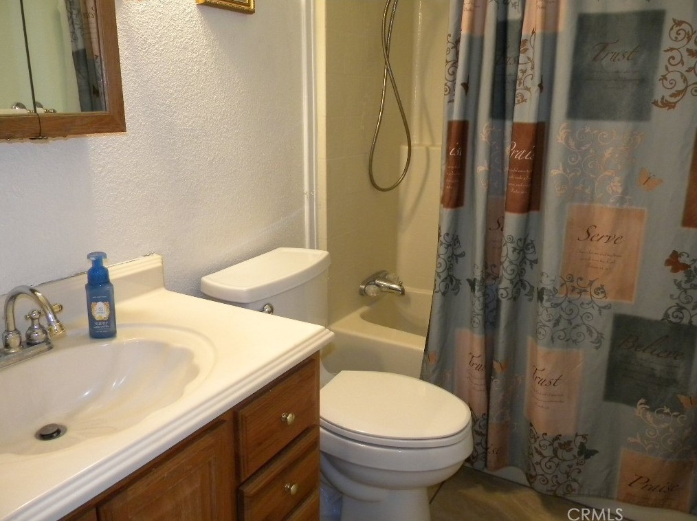 1404 Medallion St, Redlands CA  92374-2665 exterior