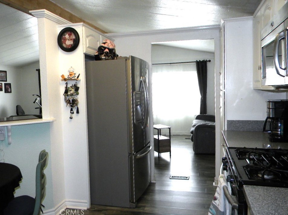 1404 Medallion St, Redlands CA  92374-2665 exterior