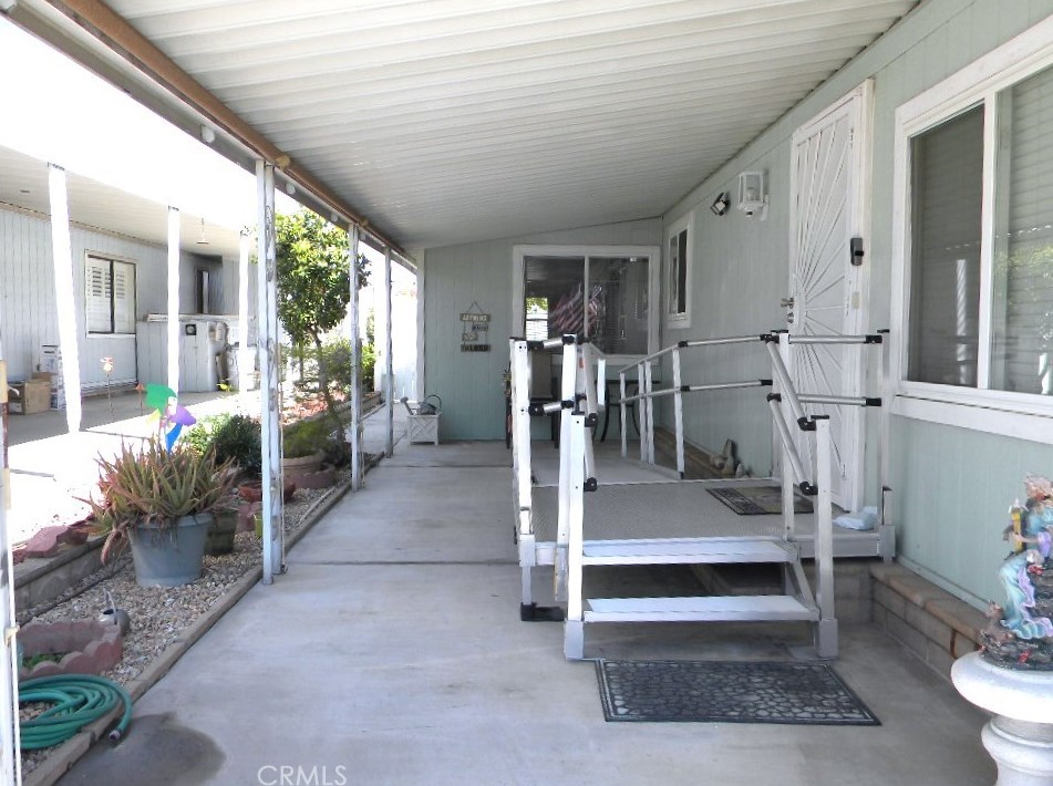 1404 Medallion St, Redlands CA  92374-2665 exterior
