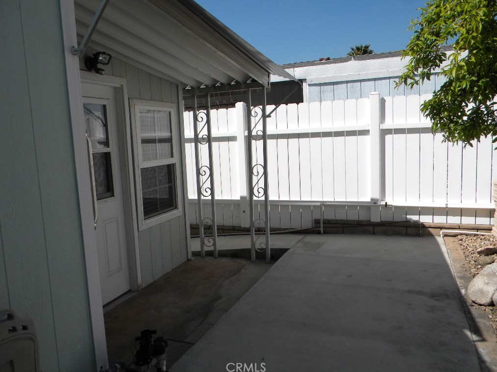 1404 Medallion St, Redlands CA  92374-2665 exterior