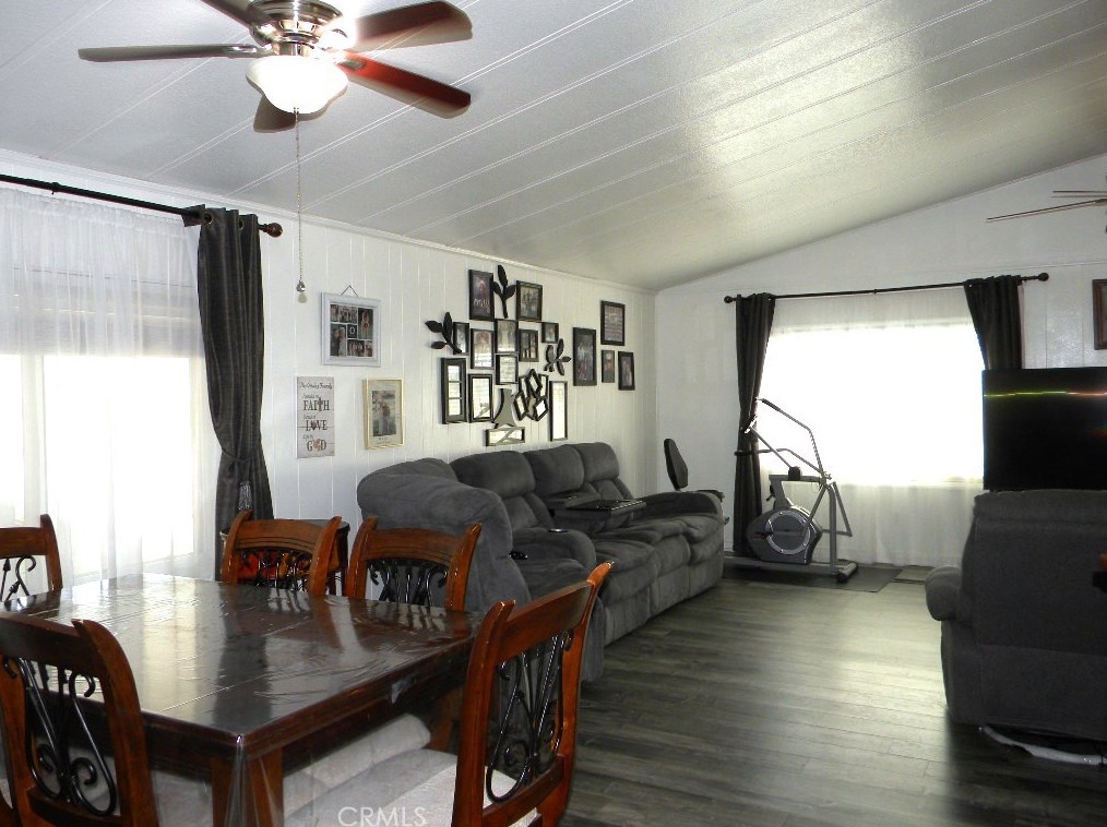 1404 Medallion St, Redlands CA  92374-2665 exterior