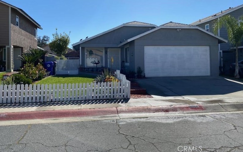 8927 Summerwood Way, Fontana, CA 92335-4578