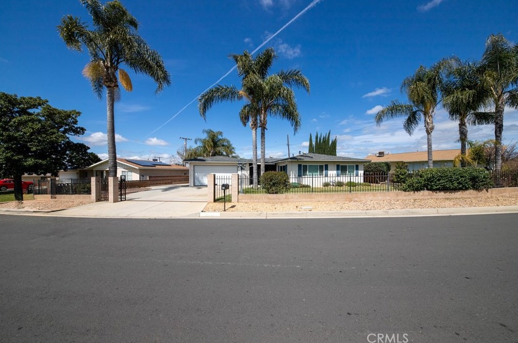 160 Summit View Dr, Calimesa, CA 92320