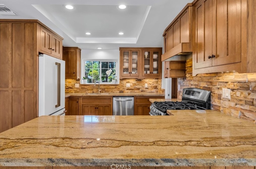 821 Balboa Ct, Redlands CA  92373-6903 exterior
