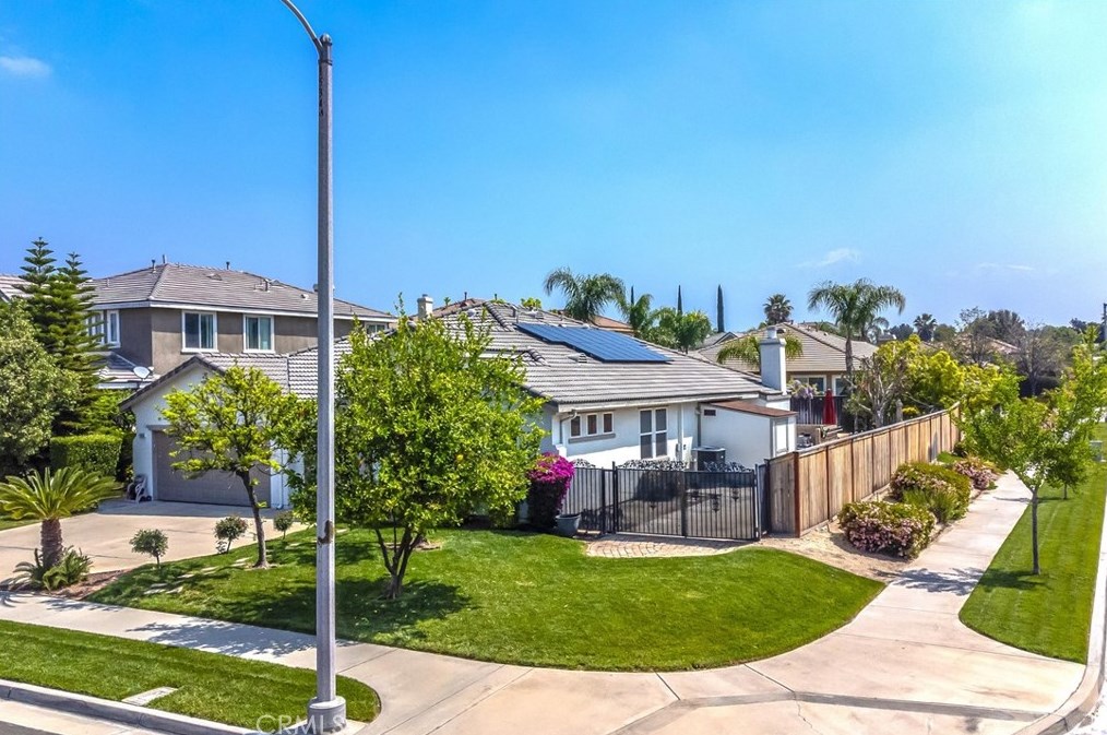 1536 Rose Arbor Ct, Redlands CA  92374-4737 exterior