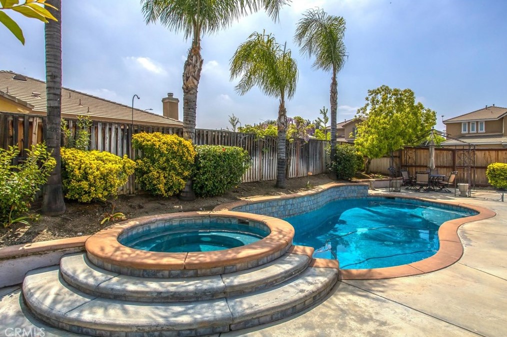 1536 Rose Arbor Ct, Redlands CA  92374-4737 exterior