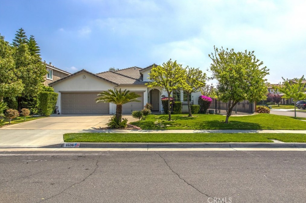1536 Rose Arbor Ct, Redlands CA  92374-4737 exterior