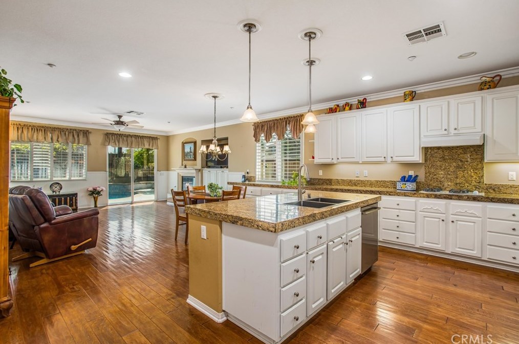 1536 Rose Arbor Ct, Redlands CA  92374-4737 exterior