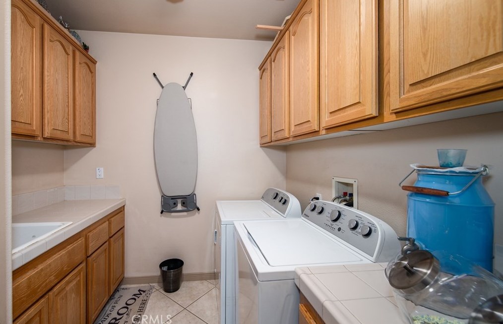 16528 Owl Tree Rd, Riverside CA  92504-9569 exterior