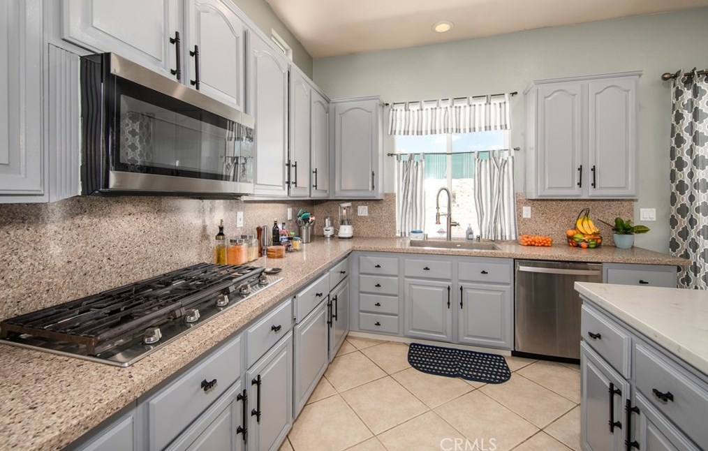16528 Owl Tree Rd, Riverside CA  92504-9569 exterior