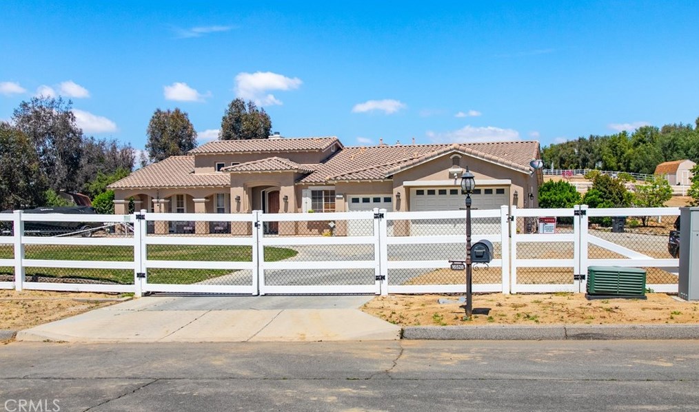 16528 Owl Tree Rd, Riverside CA  92504-9569 exterior