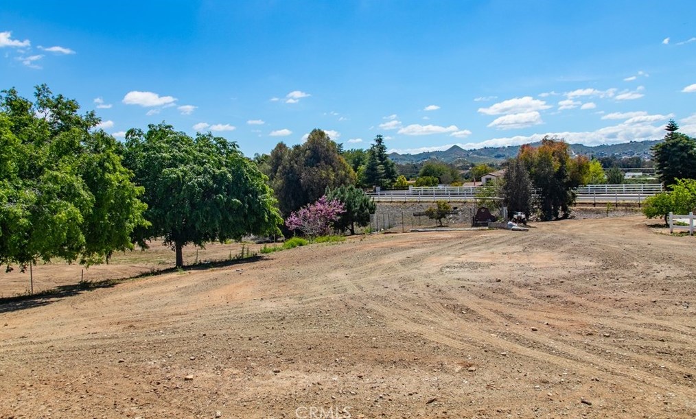 16528 Owl Tree Rd, Riverside CA  92504-9569 exterior