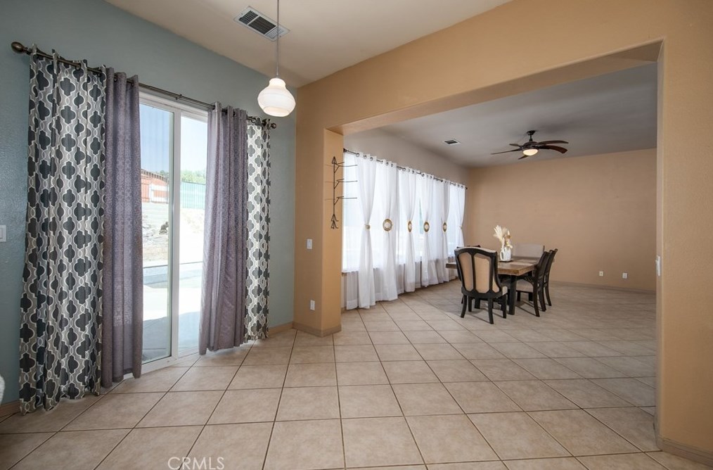 16528 Owl Tree Rd, Riverside CA  92504-9569 exterior