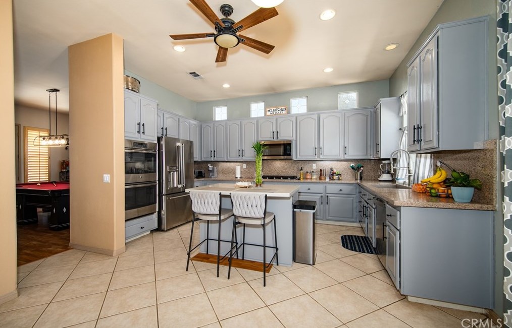 16528 Owl Tree Rd, Riverside CA  92504-9569 exterior