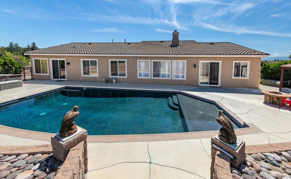 16528 Owl Tree Rd, Riverside CA  92504-9569 exterior