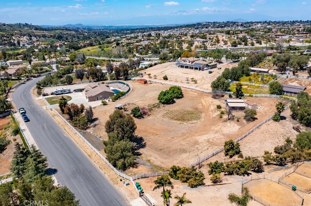 16528 Owl Tree Rd, Riverside CA  92504-9569 exterior