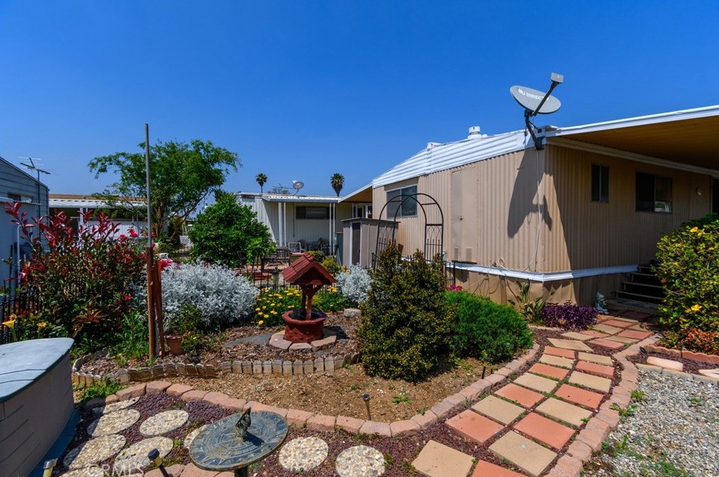 9391 California Ave, Riverside CA  92503-3200 exterior