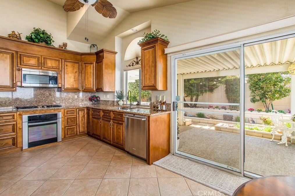 1507 Sequoia Dr, Beaumont CA  92223-6420 exterior