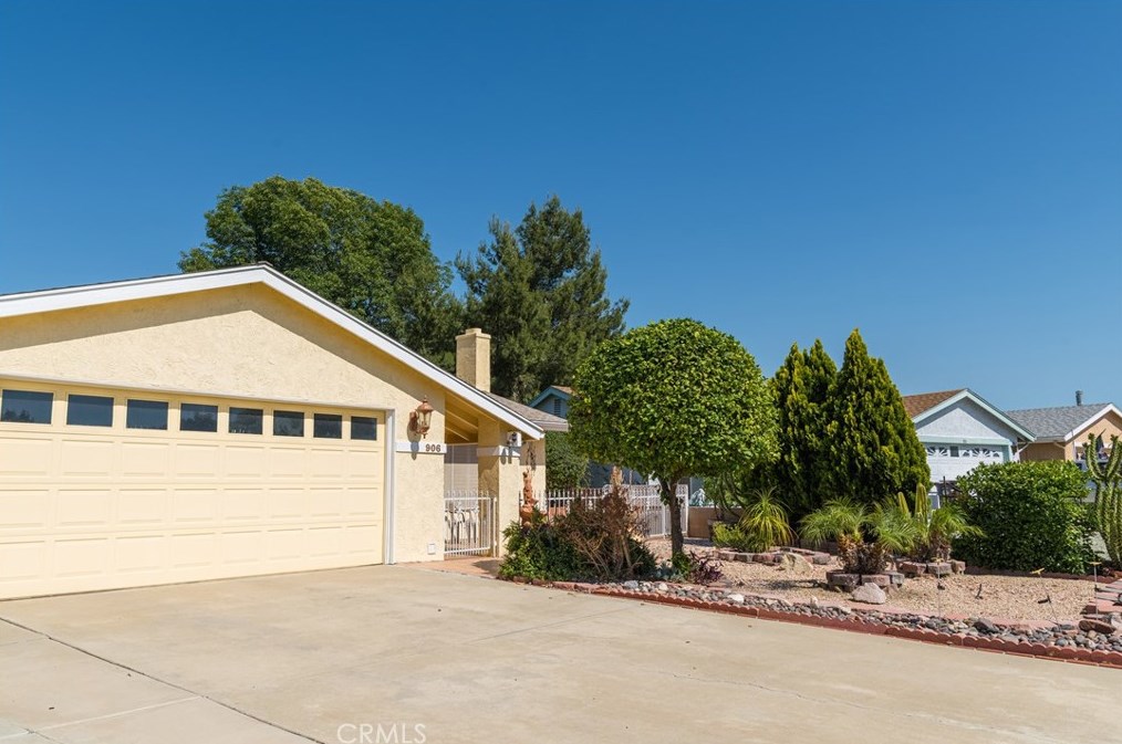 906 Raquel Ct, Hemet, CA 92545-1683
