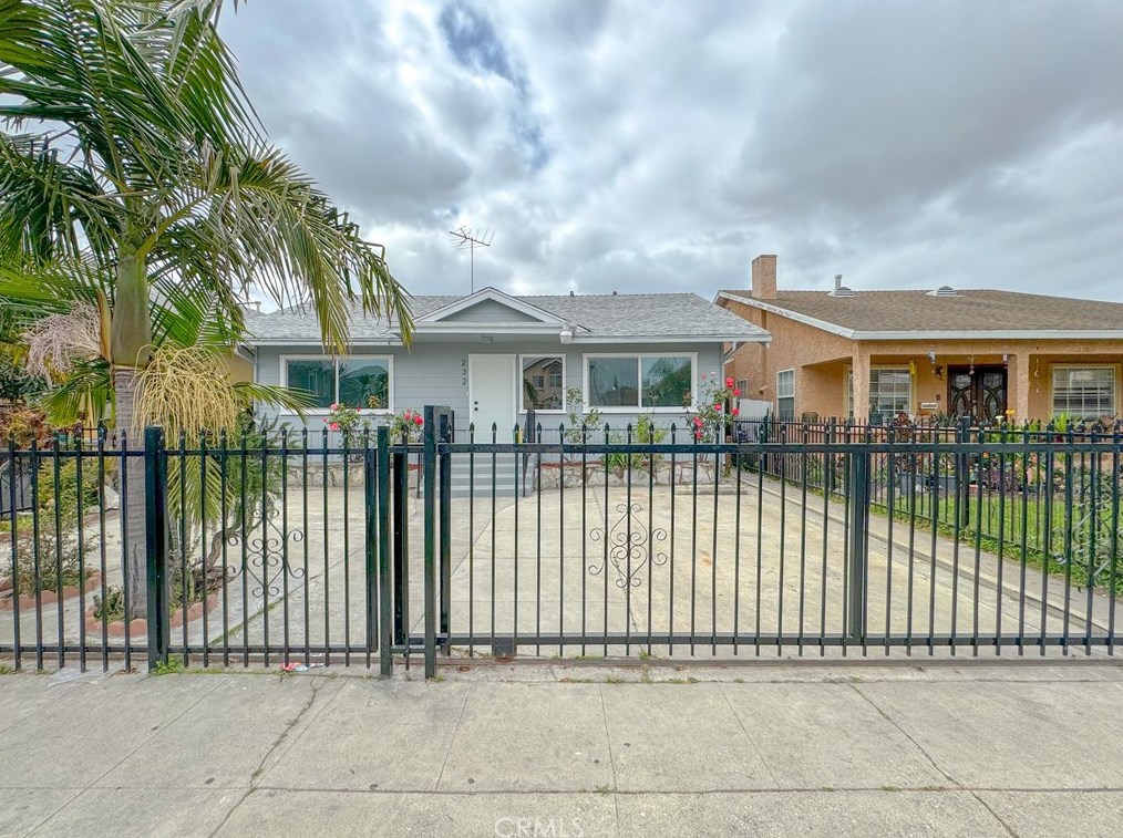 232 61st St, Los Angeles CA  90003-1232 exterior