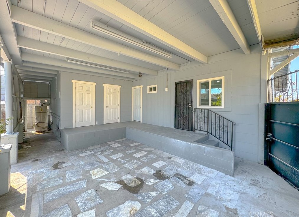 232 61st St, Los Angeles CA  90003-1232 exterior