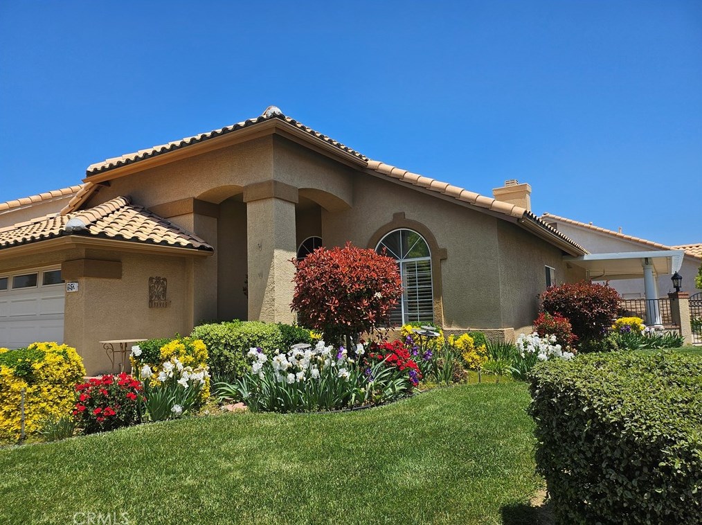 1512 Paradise Island Ln, Banning, CA 92220-5466